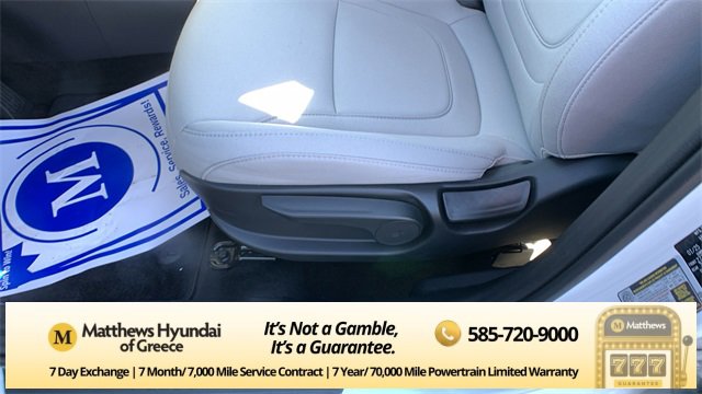 Certified 2025 Hyundai Tucson SE image 12