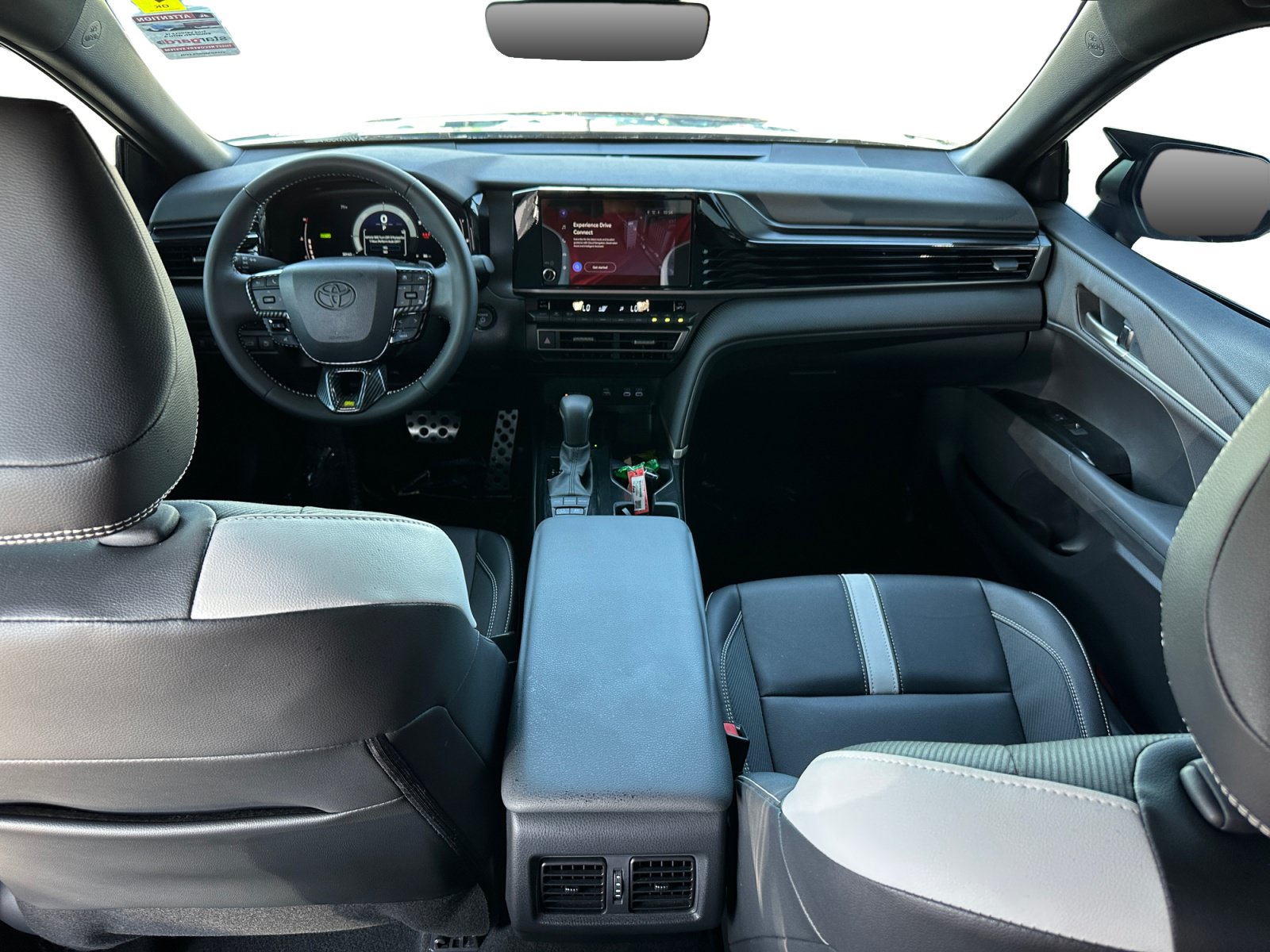 Used 2025 Toyota Camry SE w/ Convenience Package FWD image 10