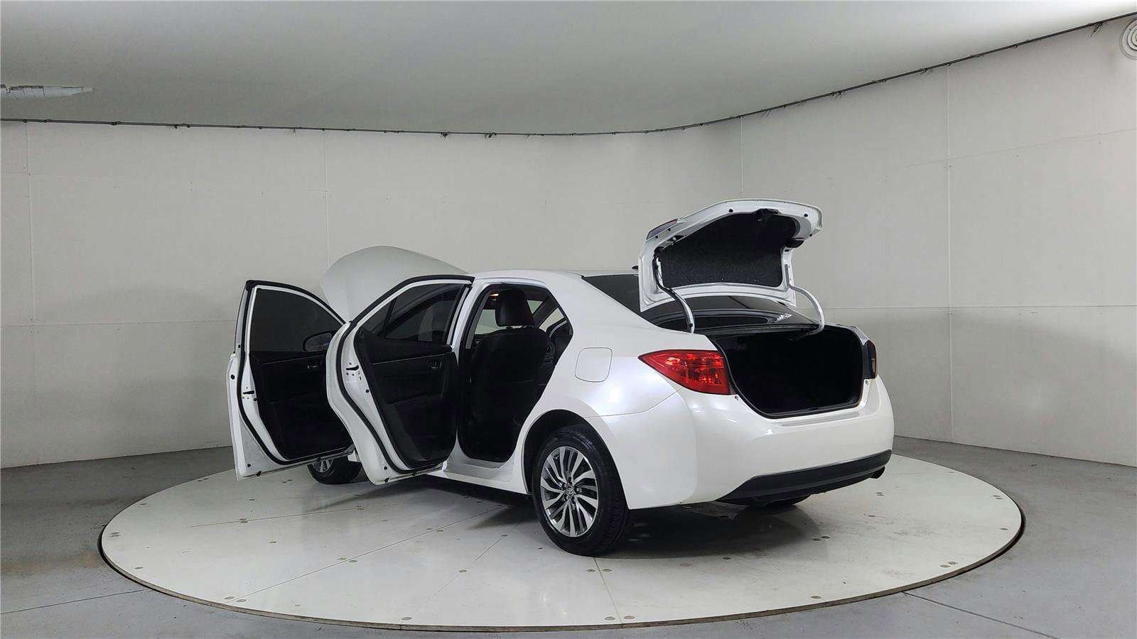 Used 2017 Toyota Corolla XLE FWD image 11