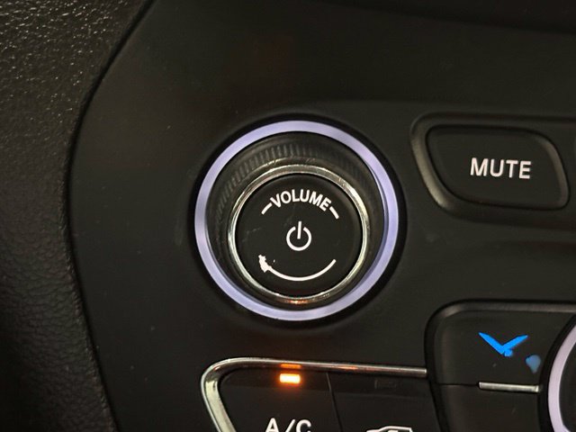 Used 2019 Jeep Cherokee Latitude w/ Cold Weather Group FWD image 38