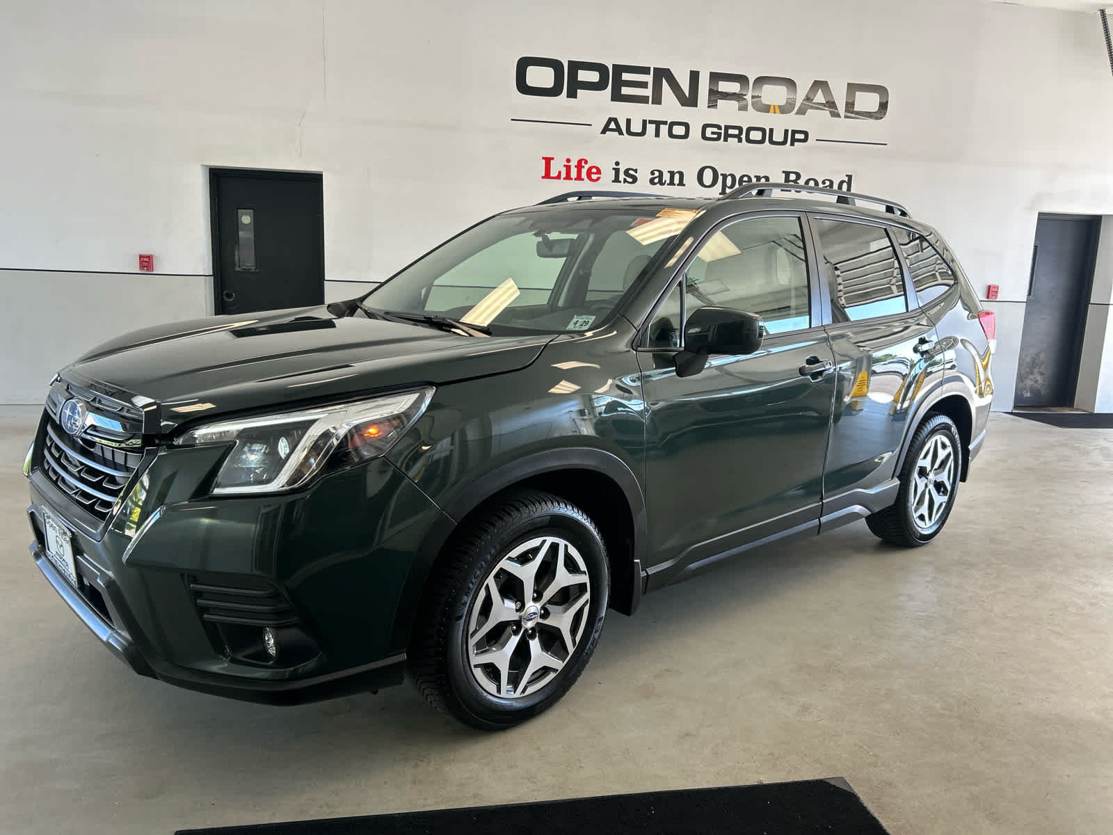 Used 2024 Subaru Forester Premium AWD/4WD image 3