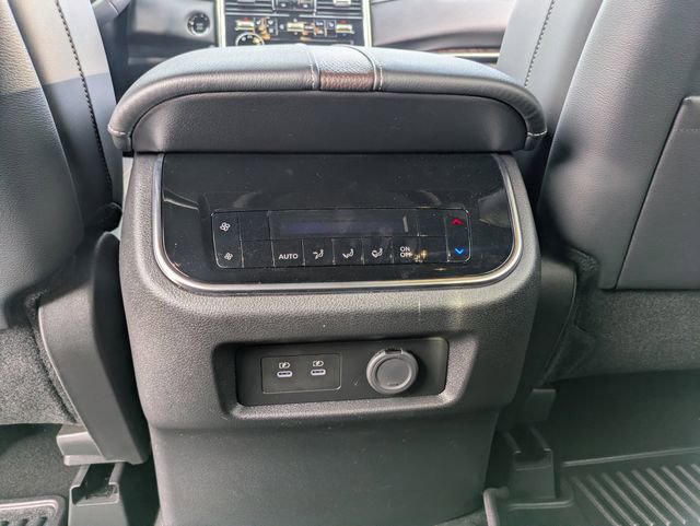 Used 2025 Nissan Armada SL image 19