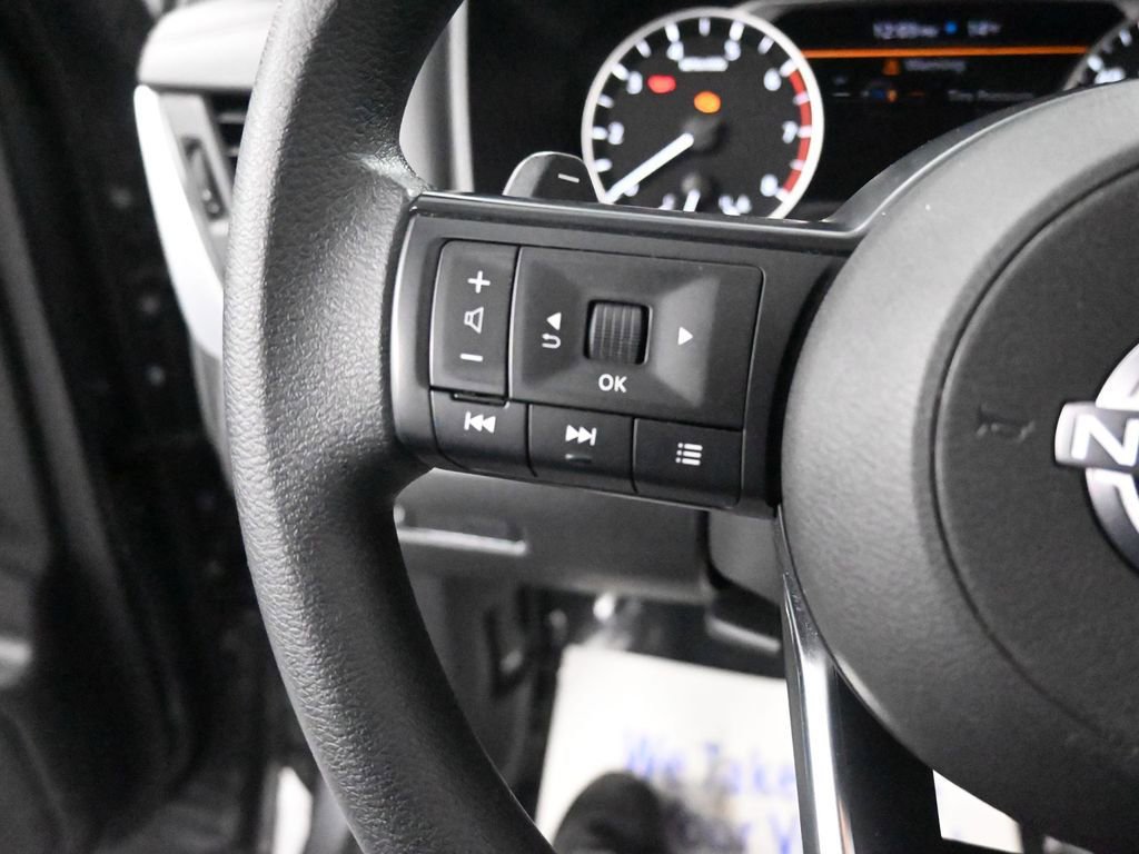 Used 2024 Nissan Rogue S image 32