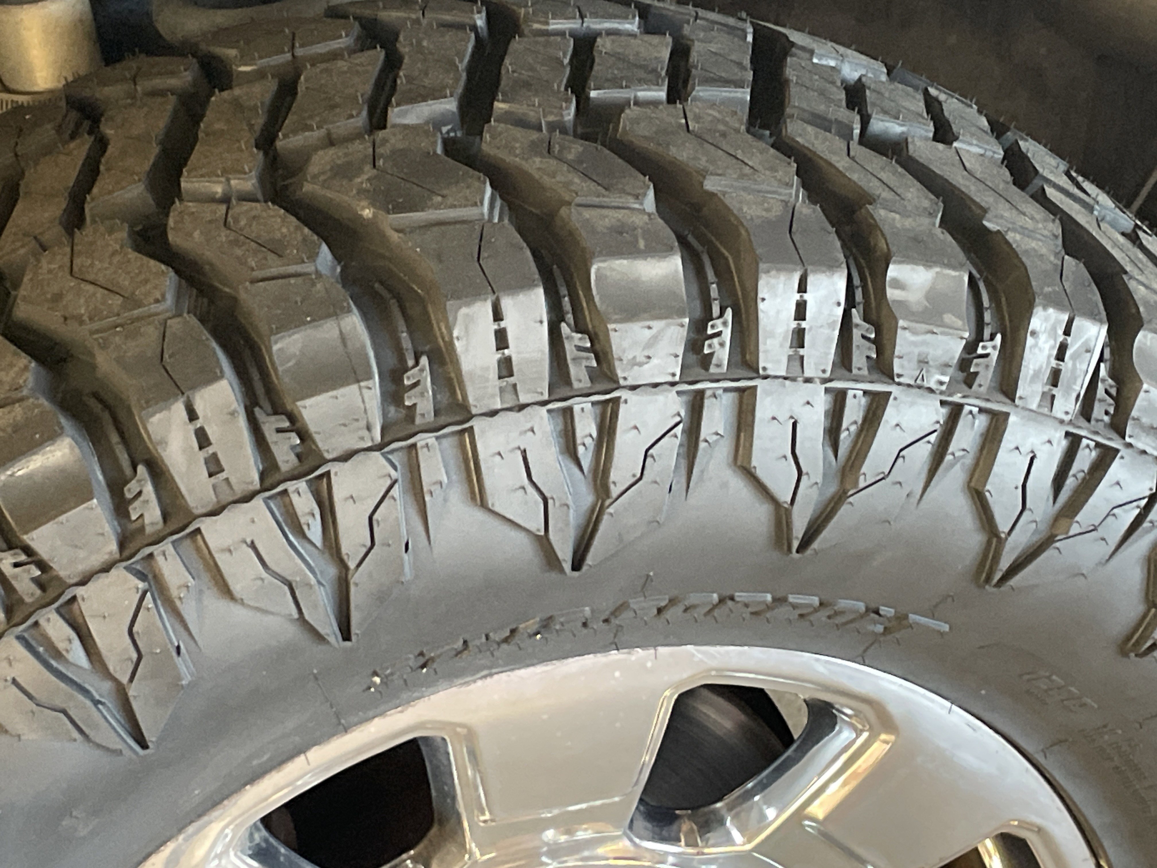 Used 2022 Ford F250 Limited w/ FX4 Off-Road Package image 12