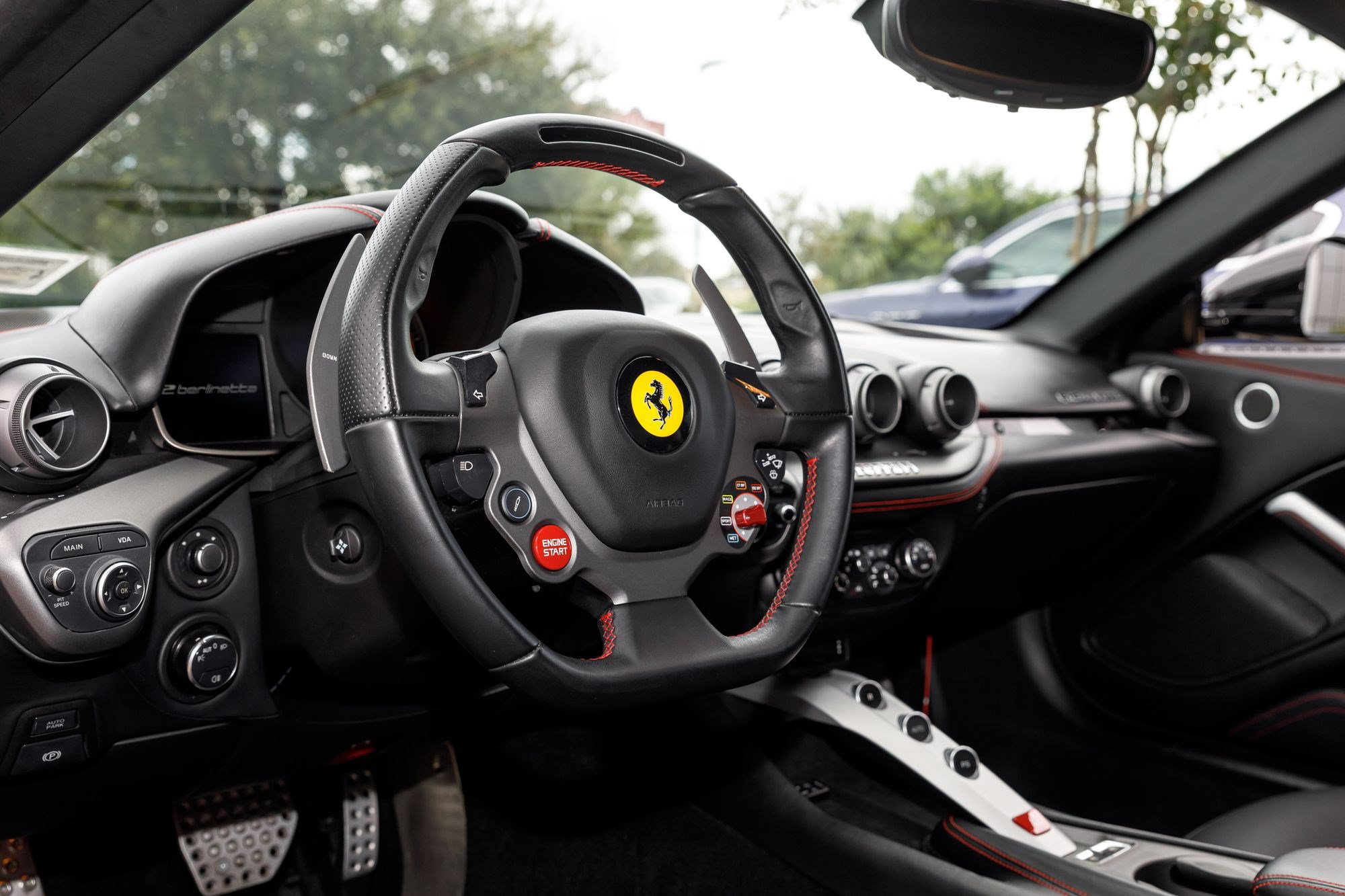 Used 2014 Ferrari F12 Berlinetta RWD image 33