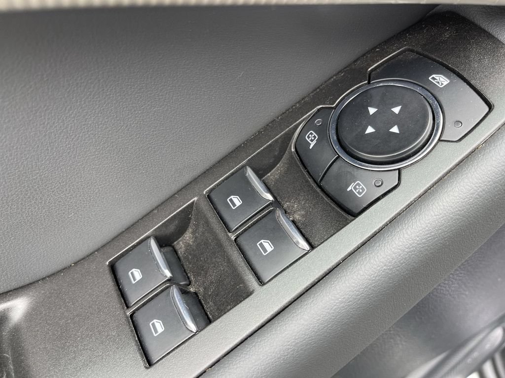 Used 2025 Ford Explorer Active AWD/4WD image 13
