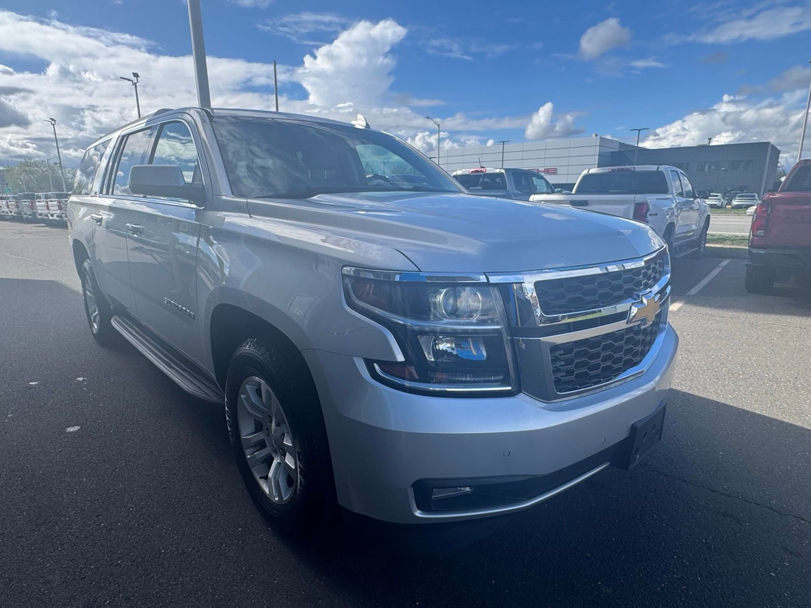 Used 2018 Chevrolet Suburban LT image 10