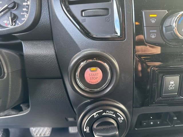 Used 2024 Nissan Titan SV w/ SV Convenience Package image 14