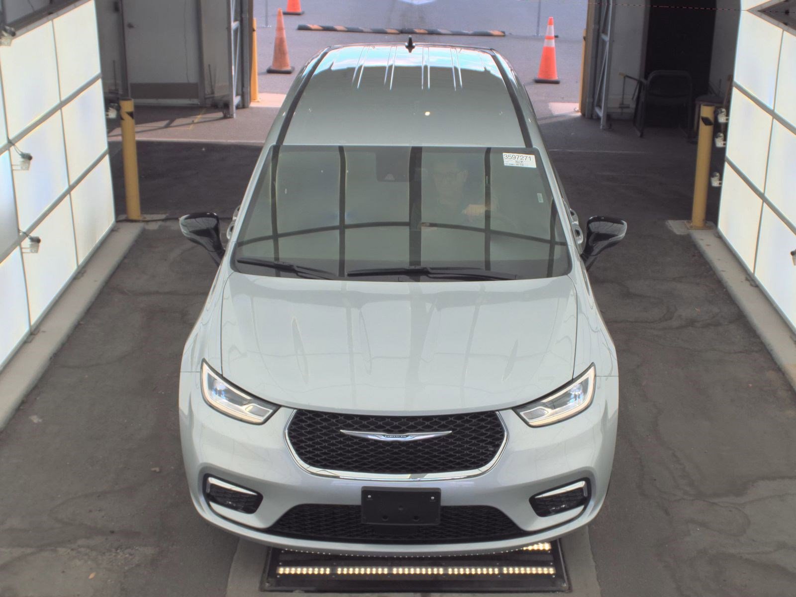 Used 2026 Chrysler Pacifica Select image 6