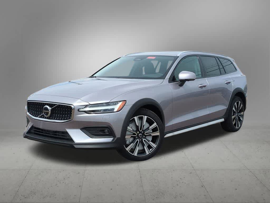 Used 2026 Volvo V60 B5 Cross Country Ultra w/ Protection Package Premier