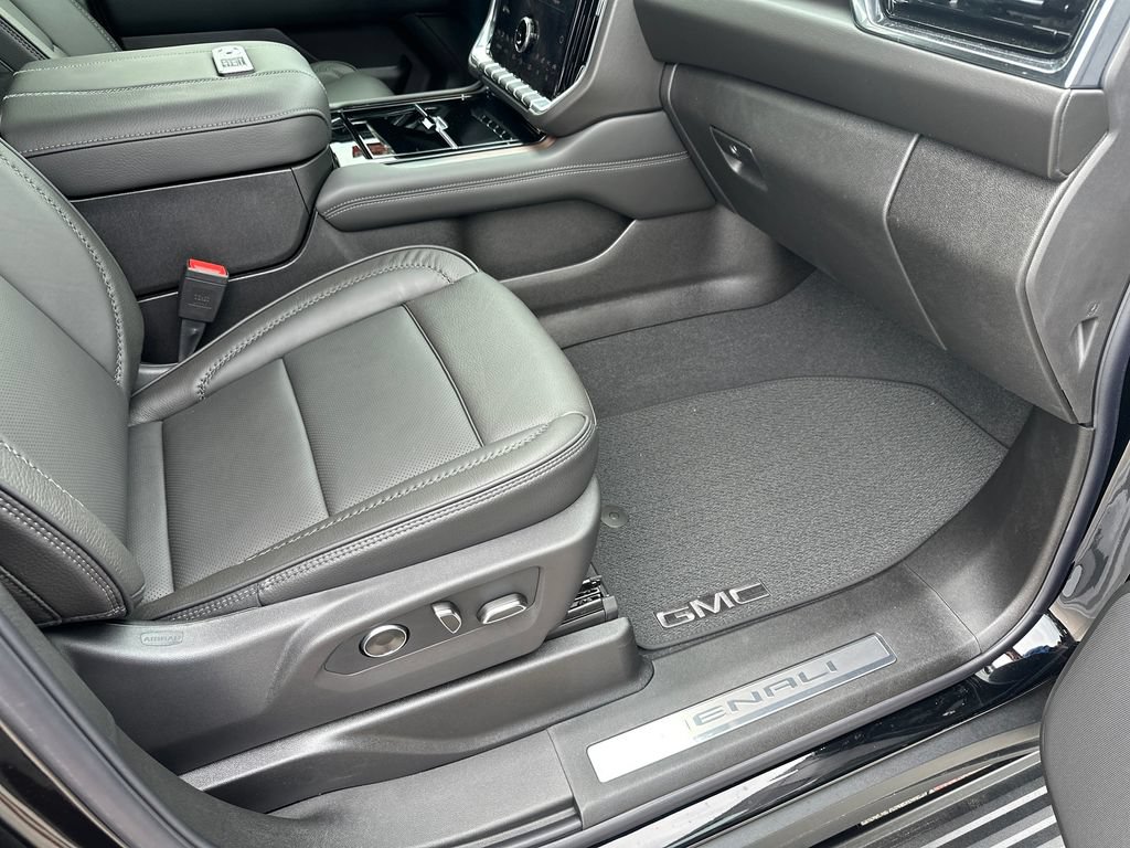 New 2026 GMC Yukon Denali w/ Sun & Power Step Package AWD/4WD image 44