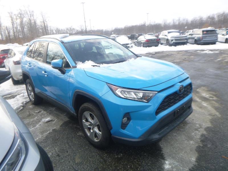 Used 2019 Toyota RAV4 XLE w/ Carpet Mat Package image 3