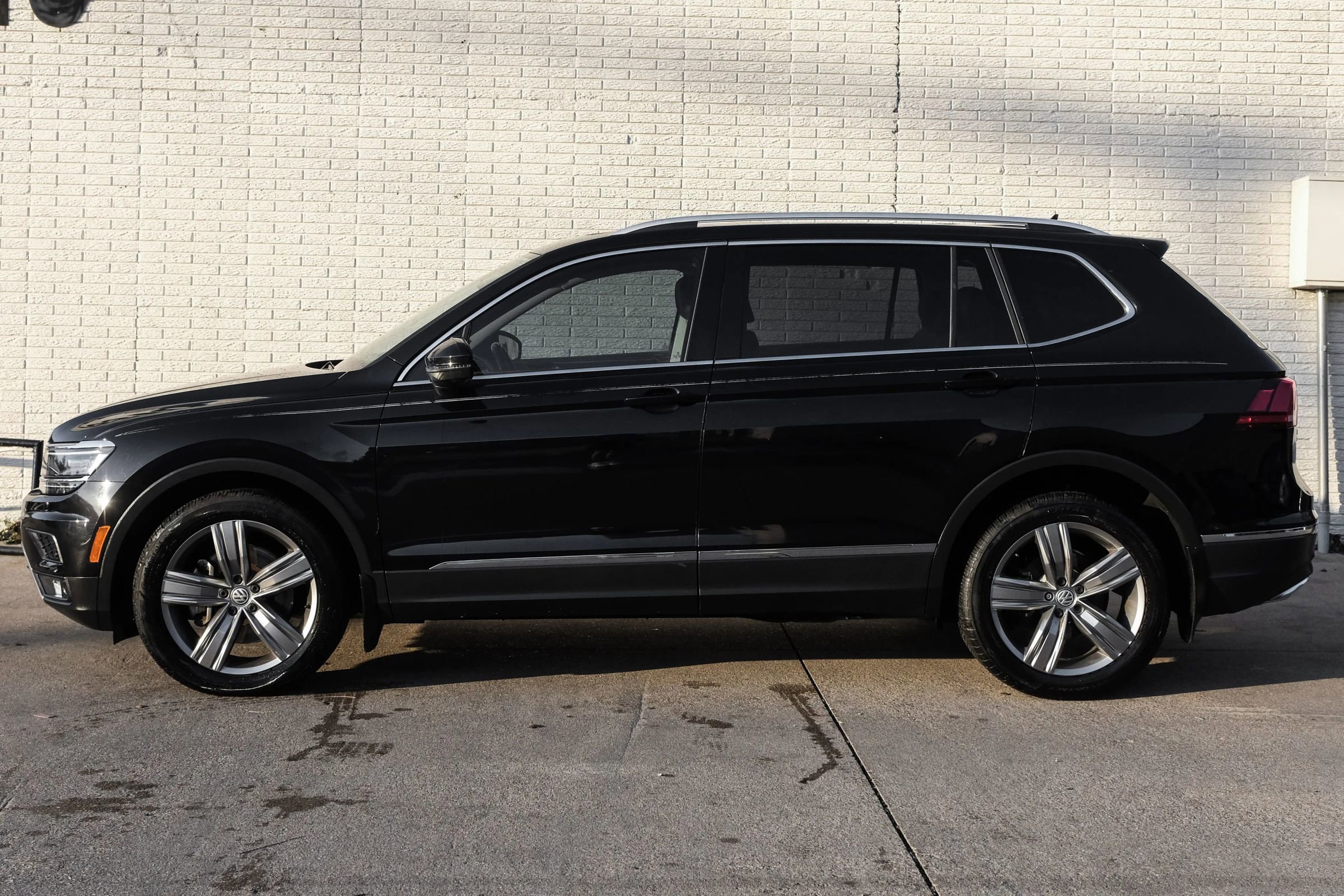 Used 2018 Volkswagen Tiguan SEL Premium image 11