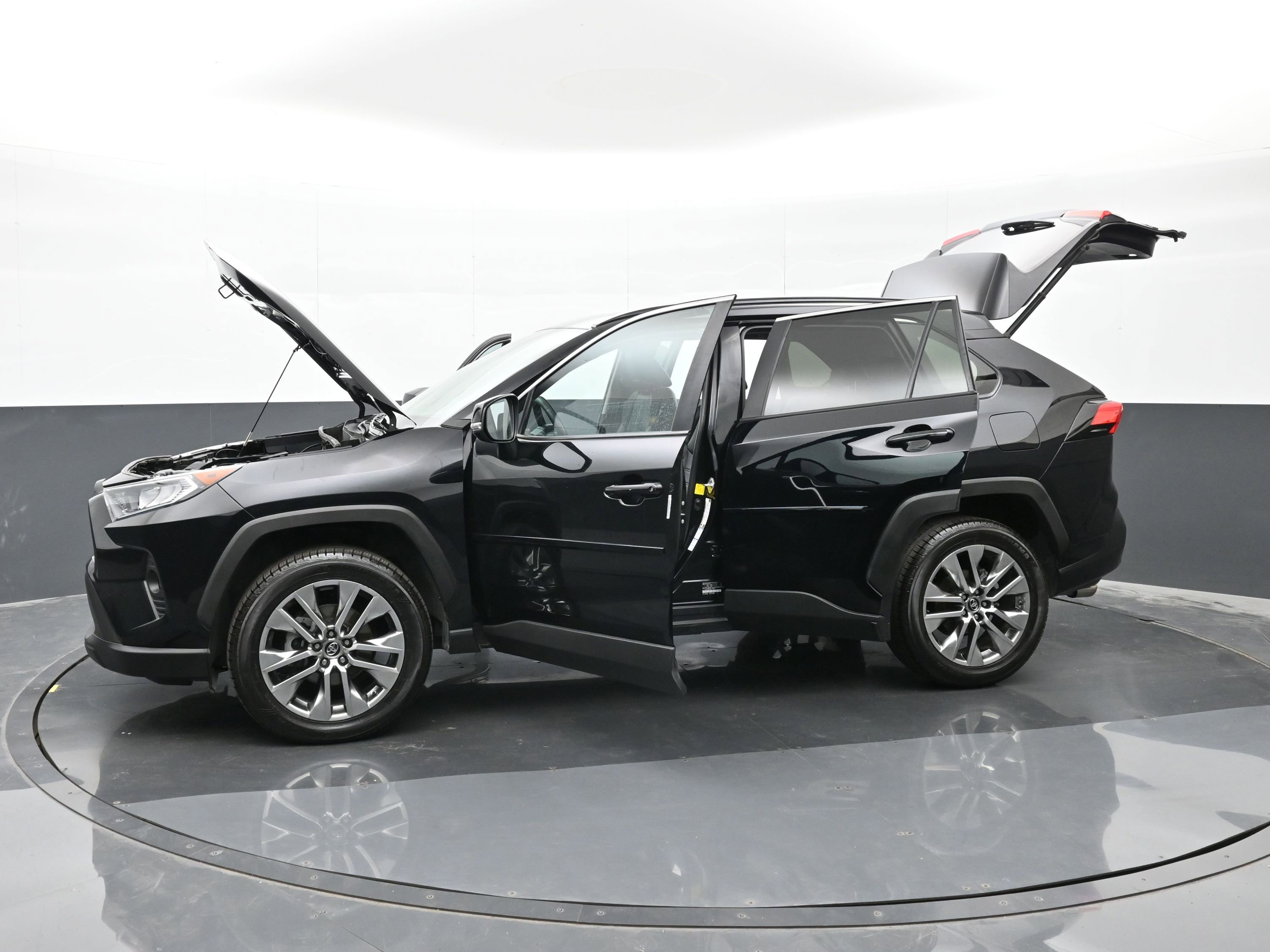Used 2019 Toyota RAV4 XLE Premium image 49