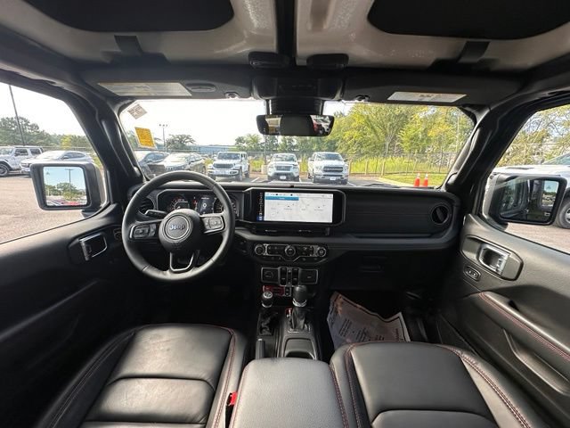Used 2025 Jeep Wrangler Unlimited Rubicon AWD/4WD image 2
