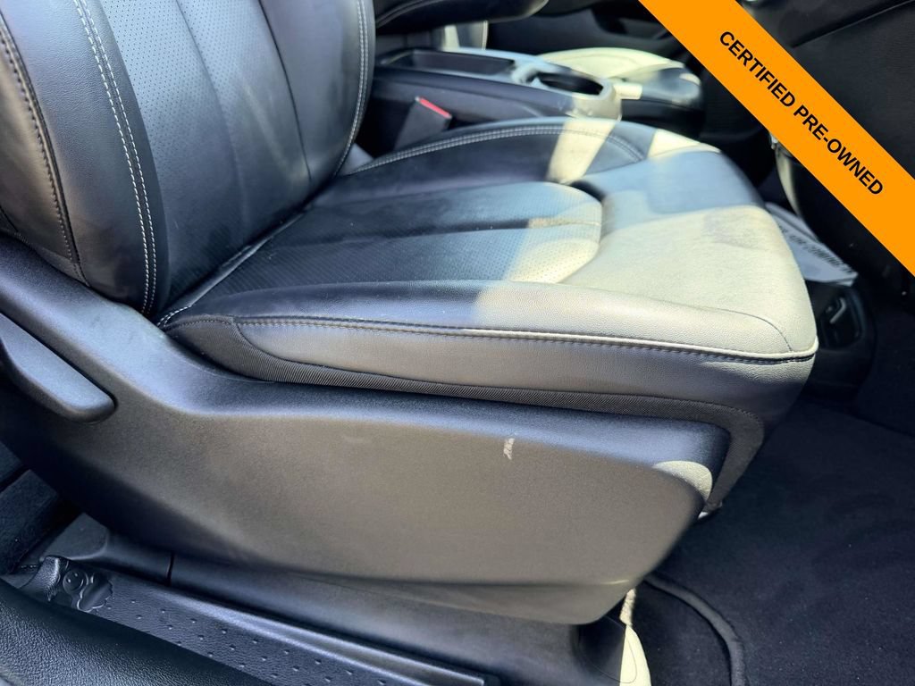 Certified 2025 Chrysler Pacifica Select FWD image 8