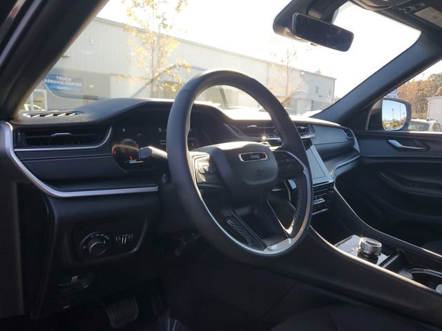 Certified 2025 Jeep Grand Cherokee L Laredo w/ Trailer Tow Package image 22