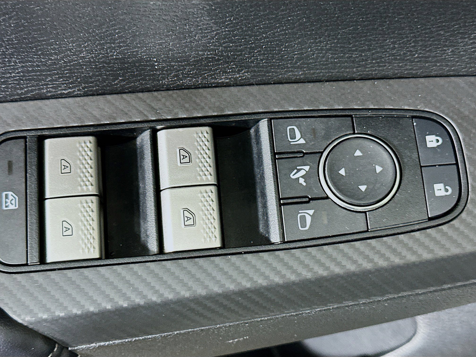 Used 2025 Mitsubishi Outlander SE image 15