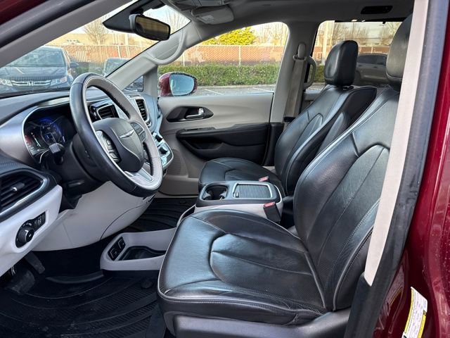 Used 2017 Chrysler Pacifica Limited w/ UConnect Theater Package image 15
