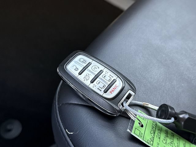 Used 2023 Chrysler Pacifica Touring-L FWD image 26