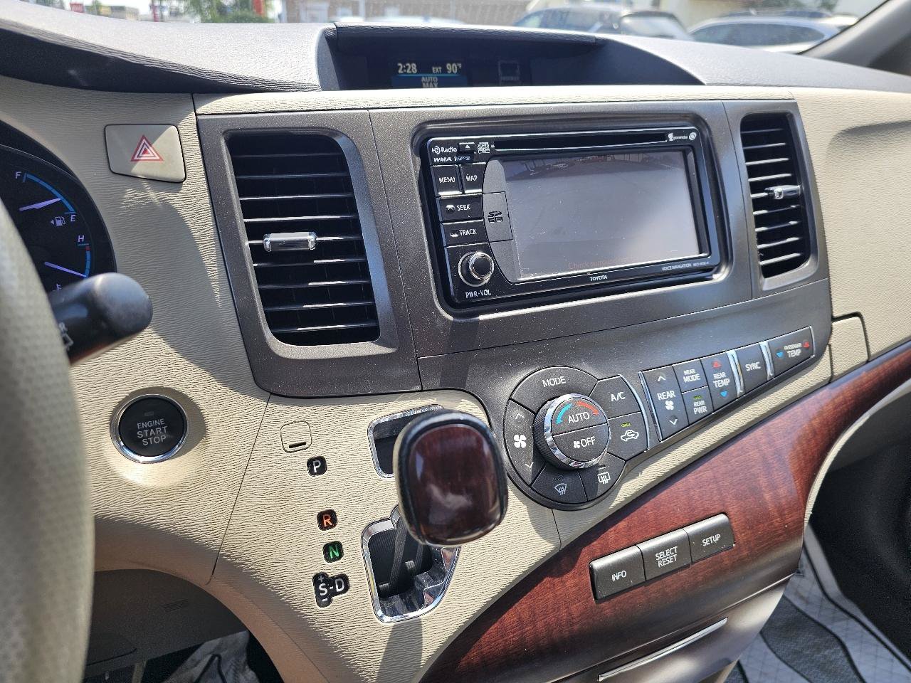 Used 2014 Toyota Sienna XLE w/ Entertainment Package FWD image 18