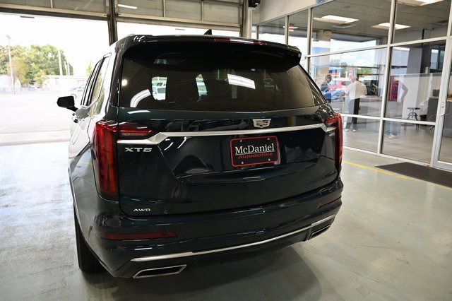Used 2025 Cadillac XT6 Premium Luxury image 6