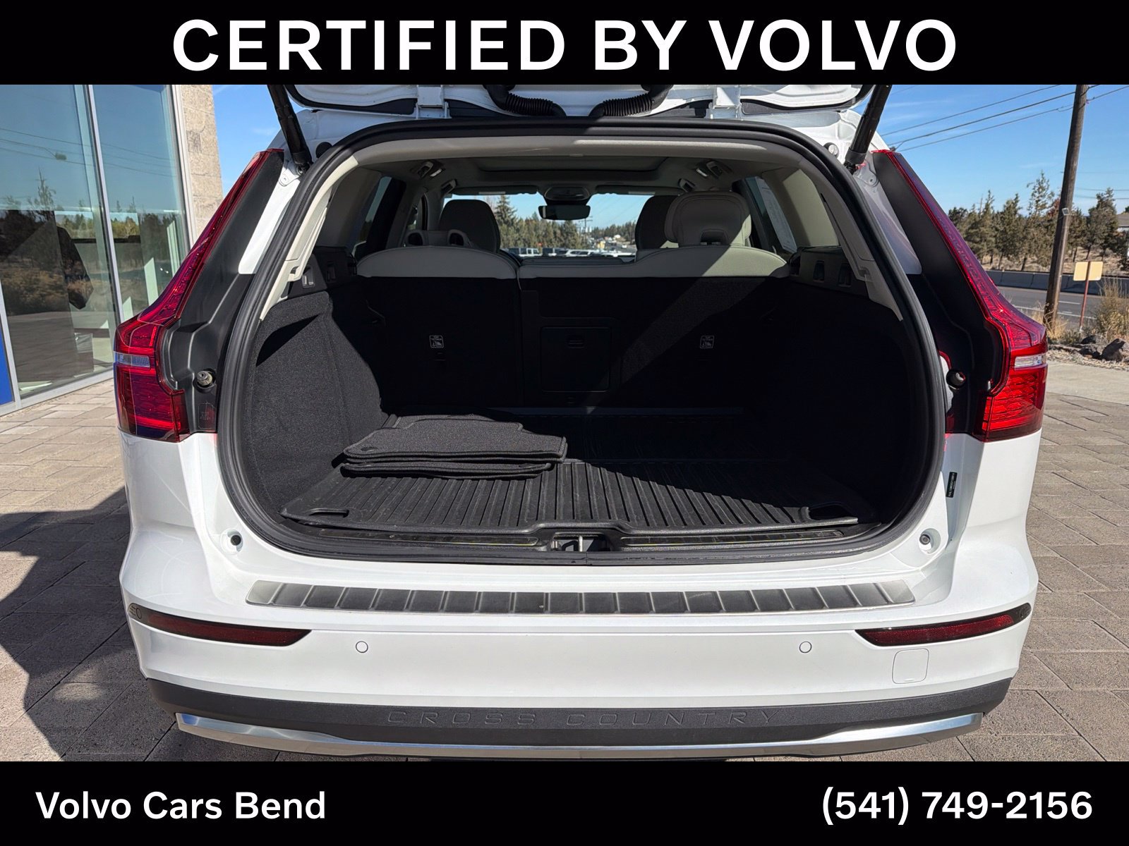 Certified 2025 Volvo V60 B5 Cross Country Plus AWD/4WD image 9