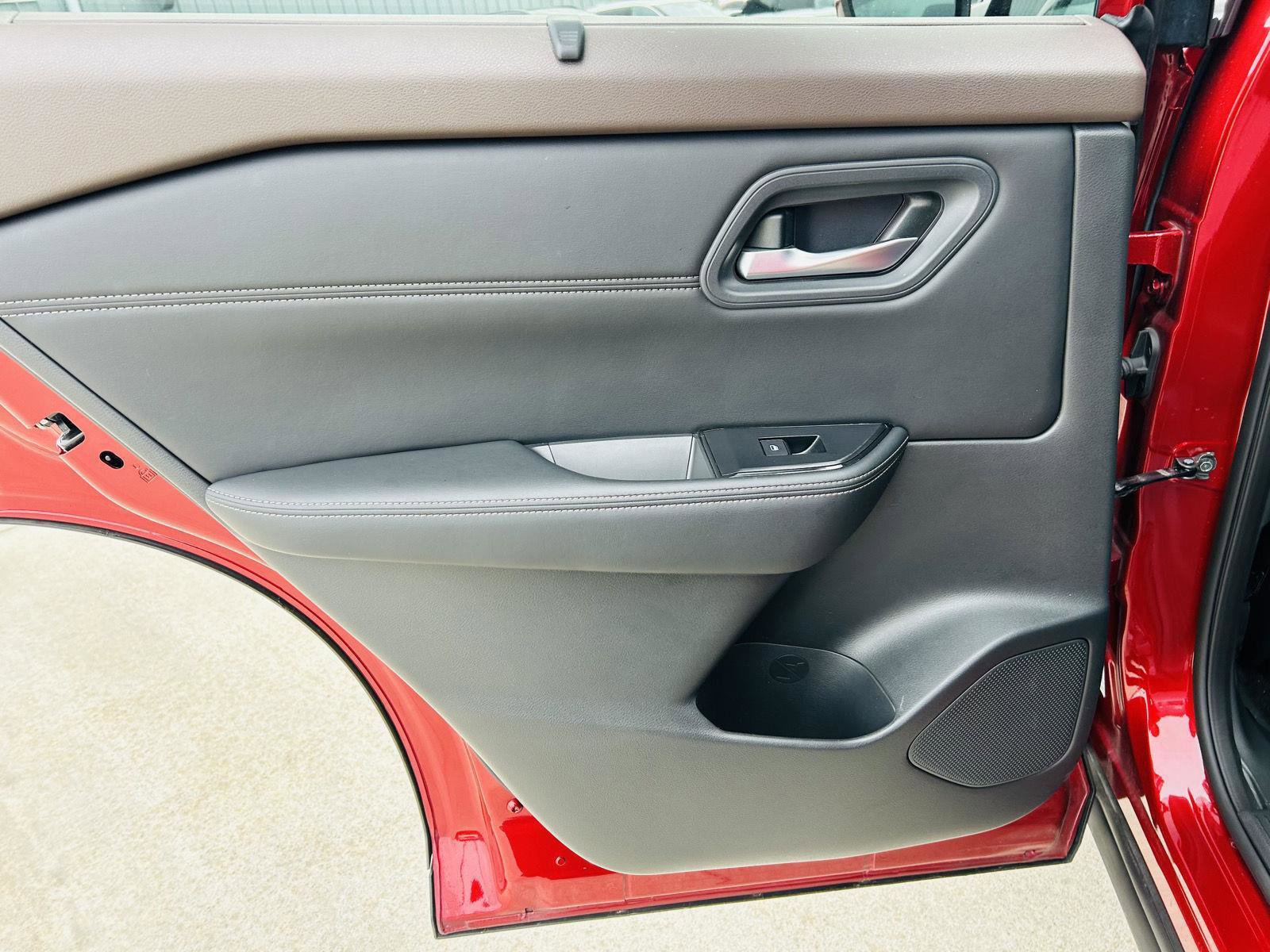 Used 2023 Nissan Rogue SV w/ SV Premium B Package image 26