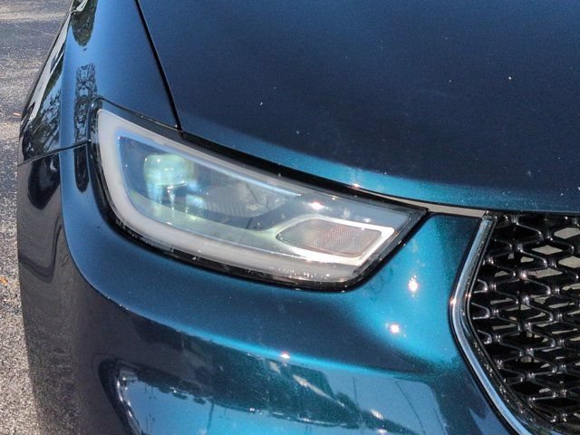 Used 2023 Chrysler Pacifica Touring-L FWD image 9
