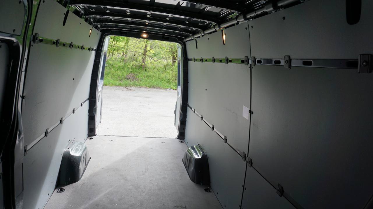 Used 2024 Mercedes-Benz Sprinter 2500 image 31