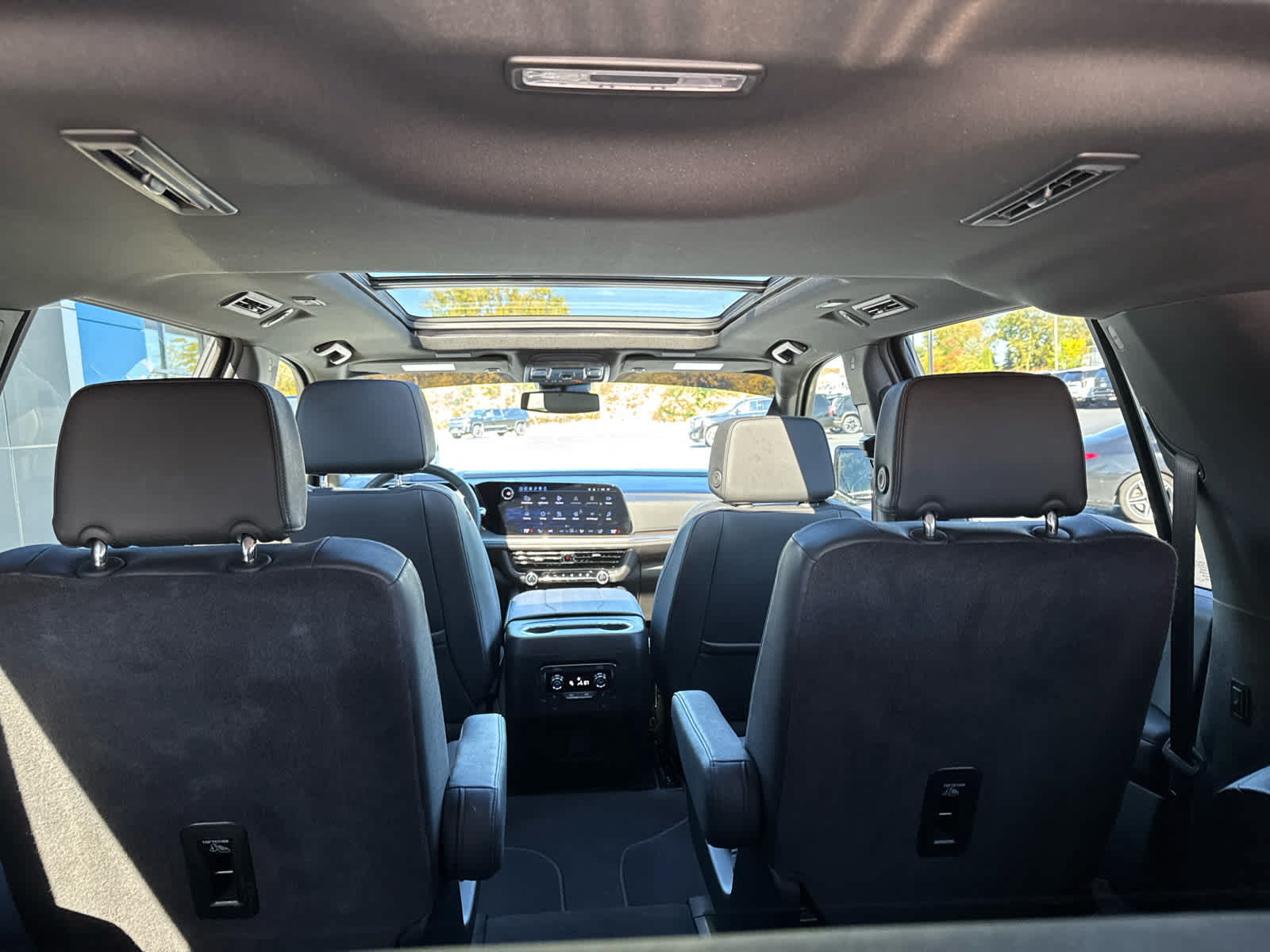 Used 2025 Chevrolet Suburban Z71 w/ Comfort Package AWD/4WD image 19