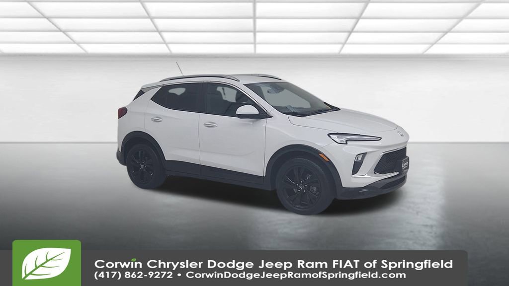 Used 2024 Buick Encore GX Sport Touring image 2