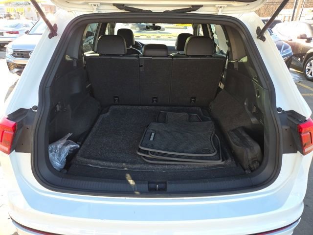 Used 2020 Volkswagen Tiguan SE R-Line image 25