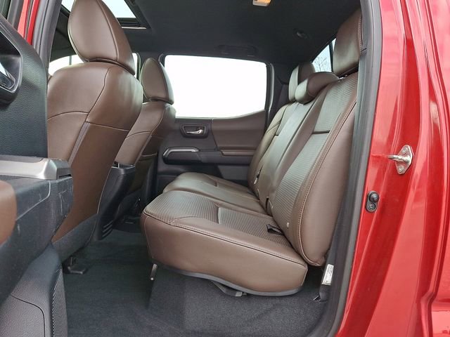 Used 2016 Toyota Tacoma Limited w/ Towing Package image 13