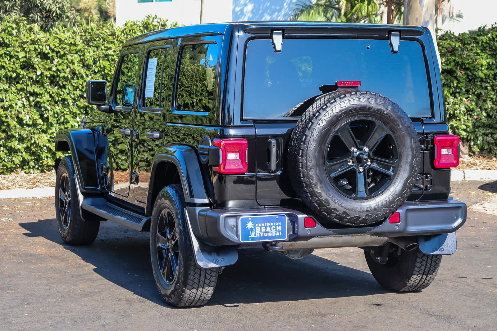 Used 2022 Jeep Wrangler Unlimited Sahara AWD/4WD image 7