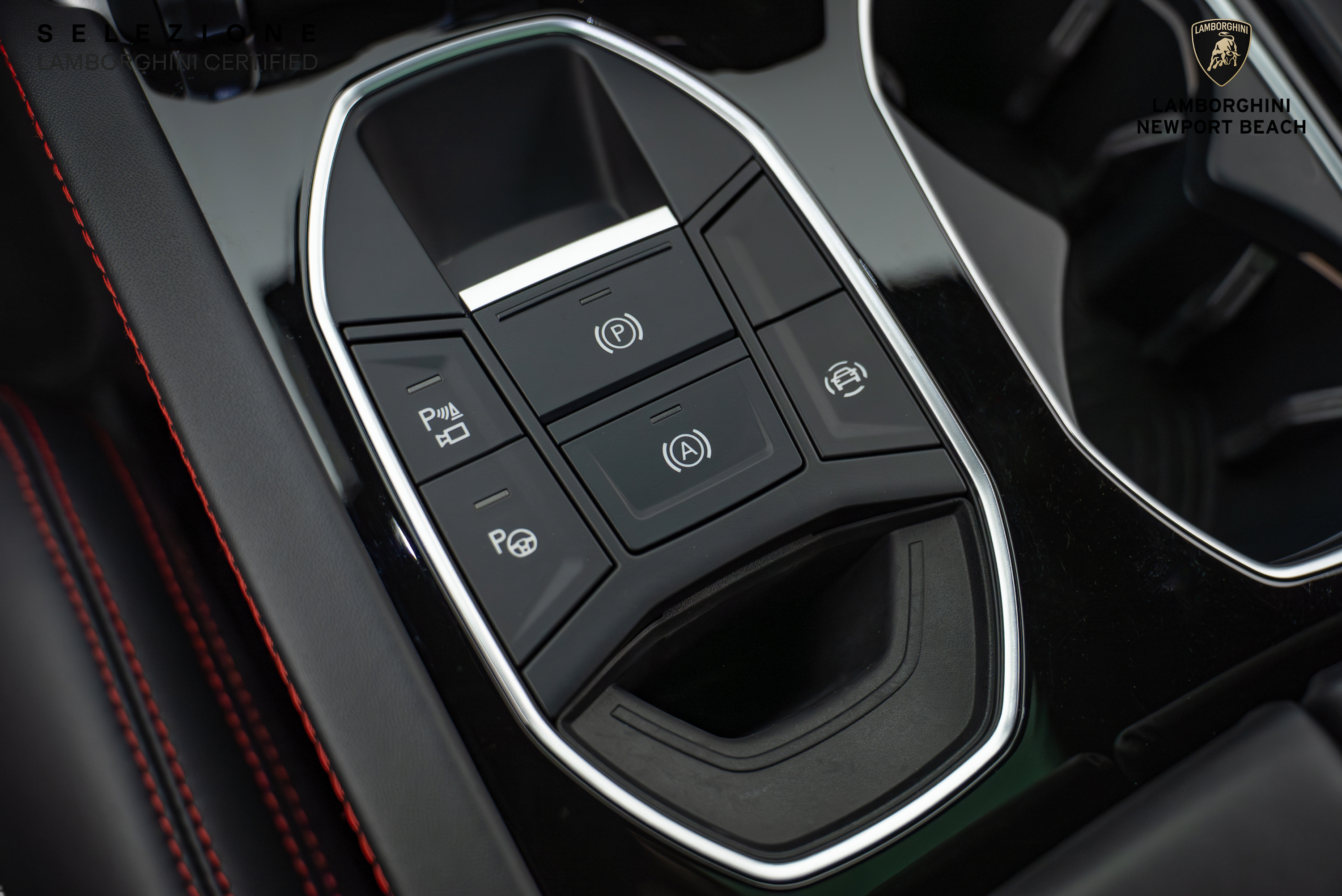 Used 2022 Lamborghini Urus AWD/4WD image 25
