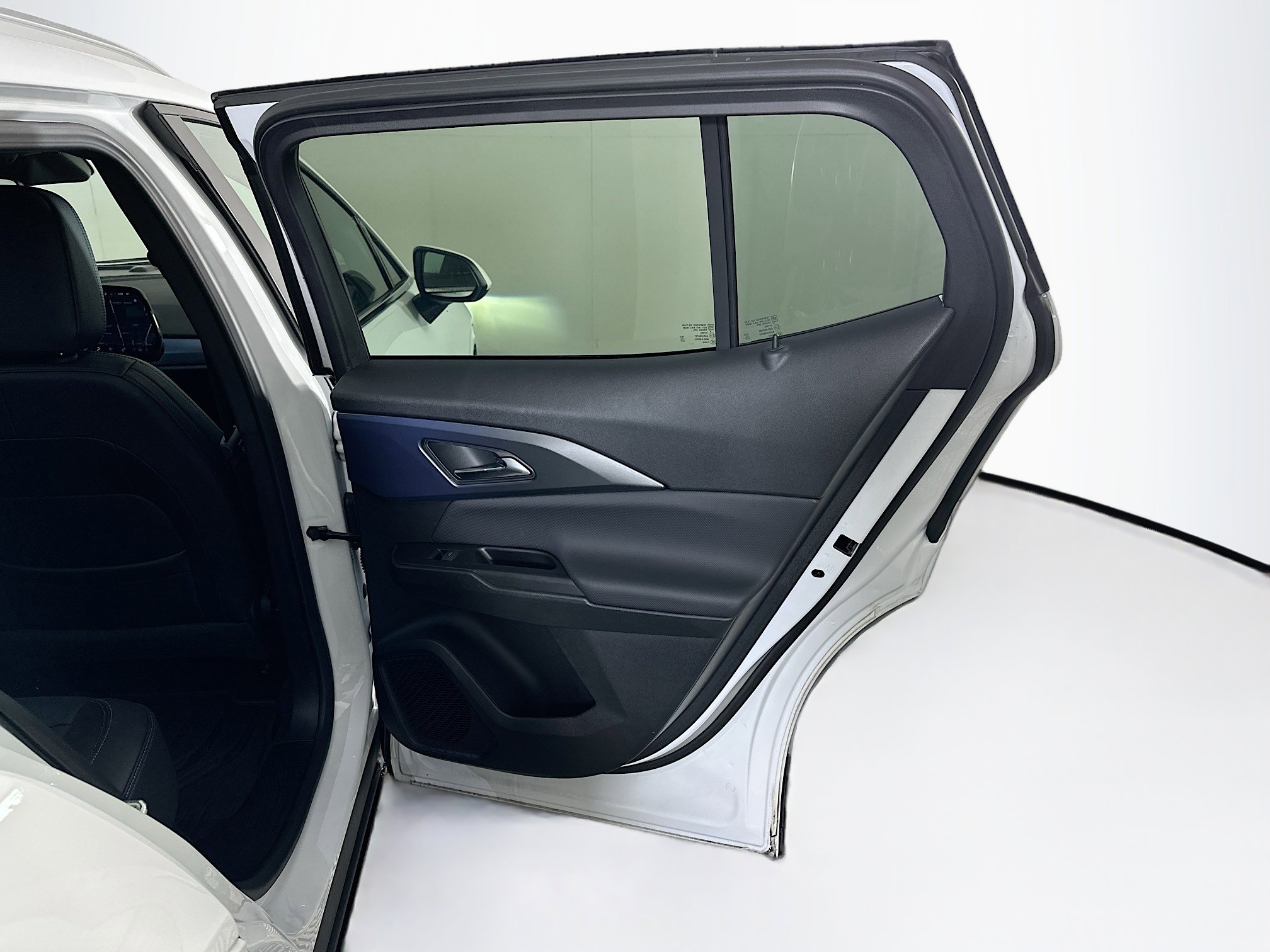 Used 2024 Chevrolet Equinox EV LT image 32