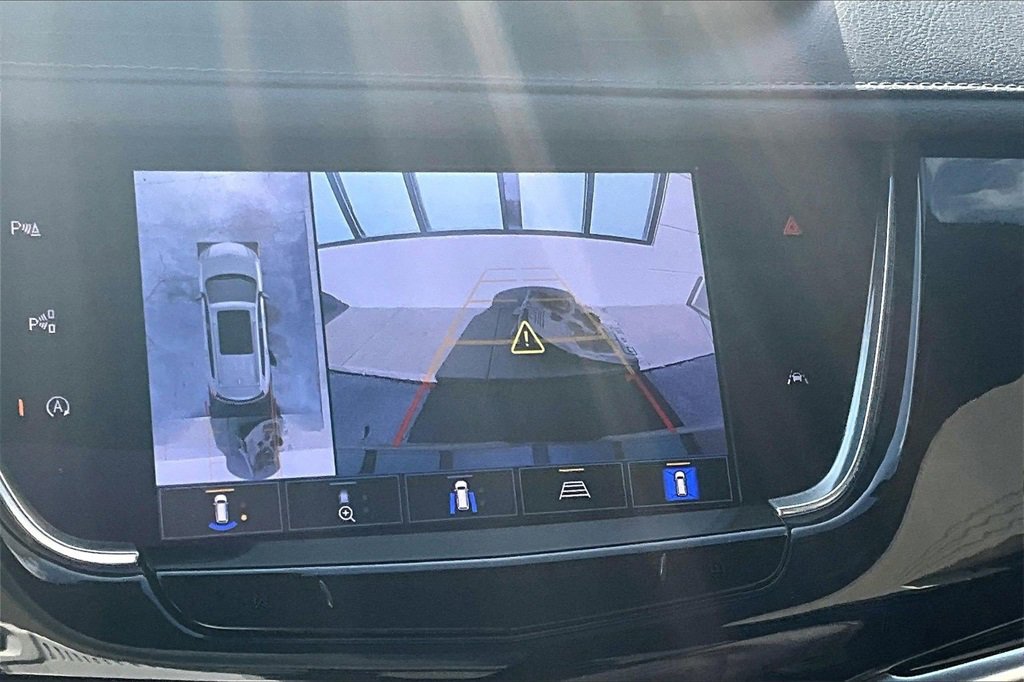 Used 2022 Cadillac XT6 Premium Luxury w/ Technology Package image 14