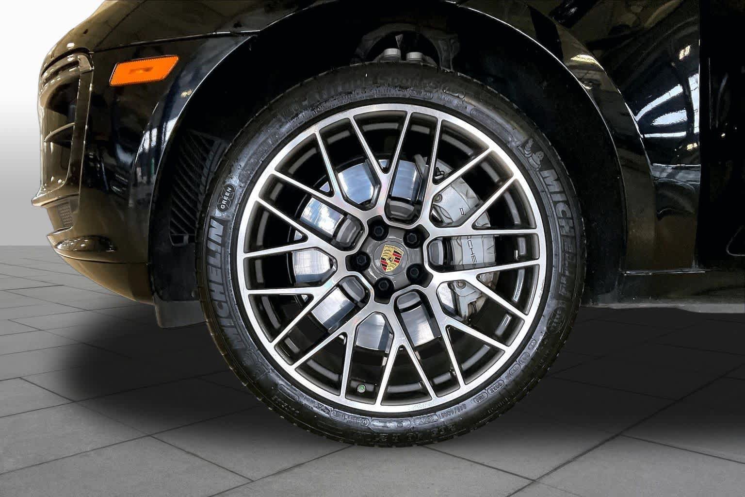 Used 2020 Porsche Macan Turbo AWD/4WD image 9