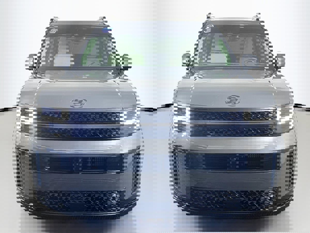 Used 2024 Hyundai Santa Fe Calligraphy image 2