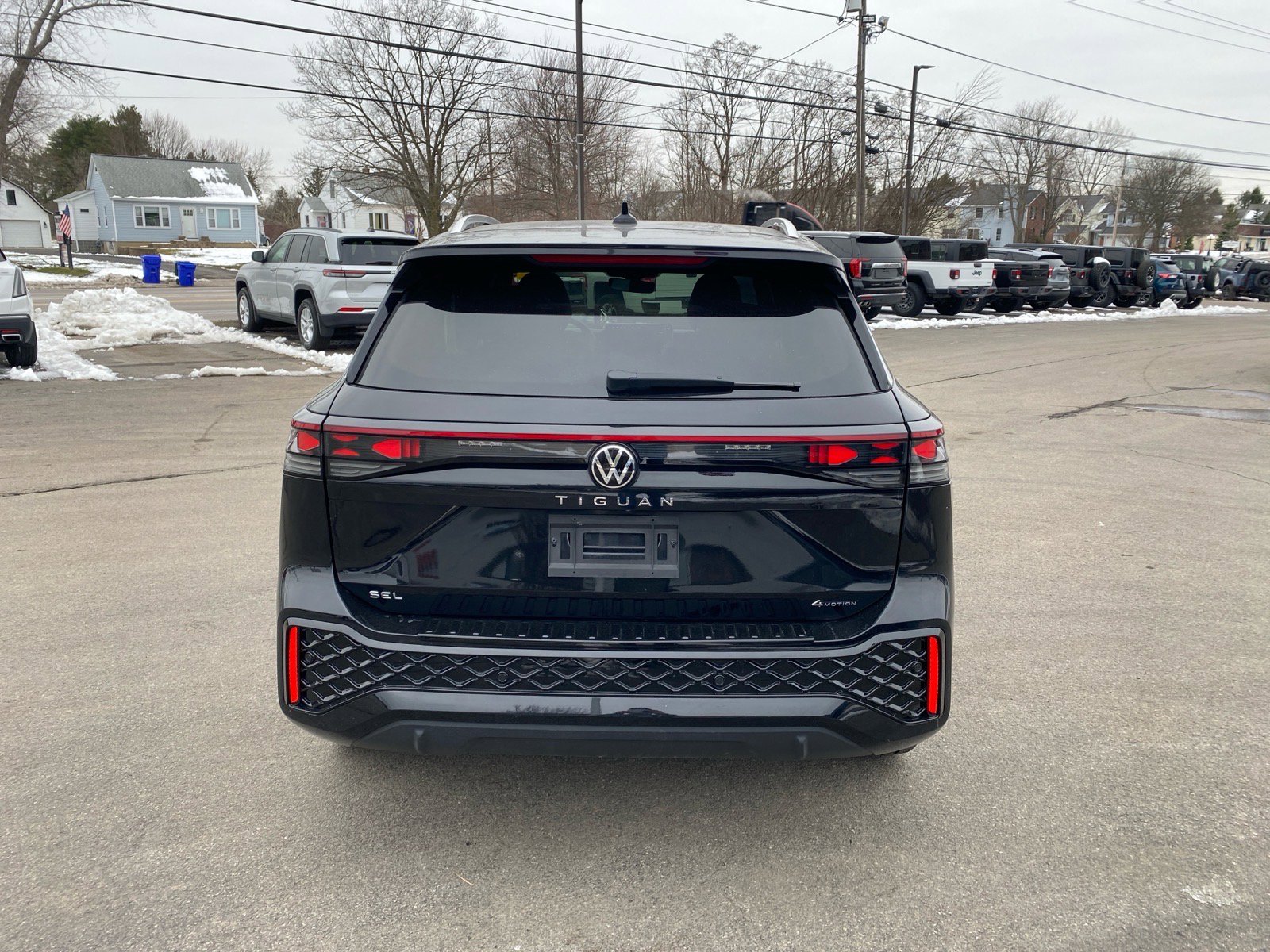 Used 2025 Volkswagen Tiguan SEL R-Line image 6