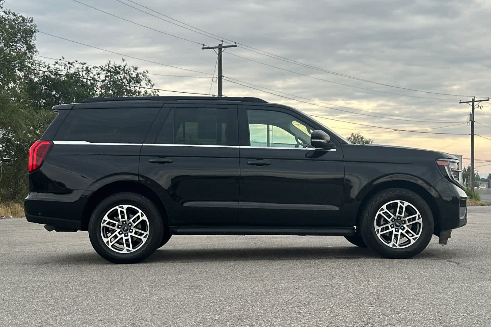 Certified 2025 Ford Expedition Active AWD/4WD image 8