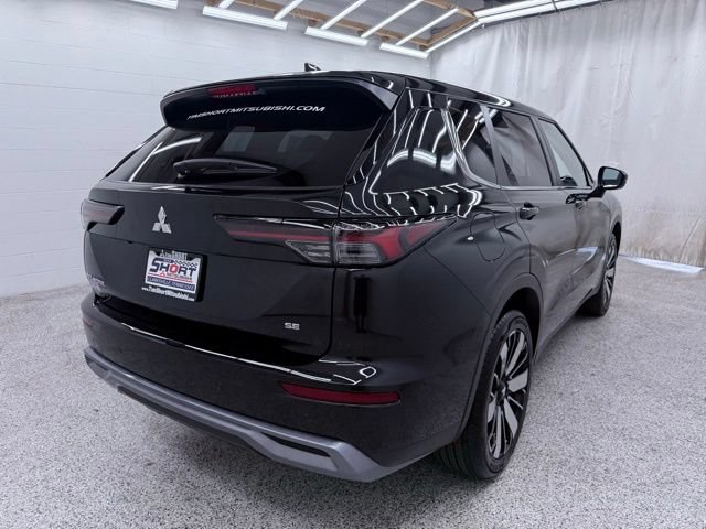 New 2026 Mitsubishi Outlander SE FWD image 2