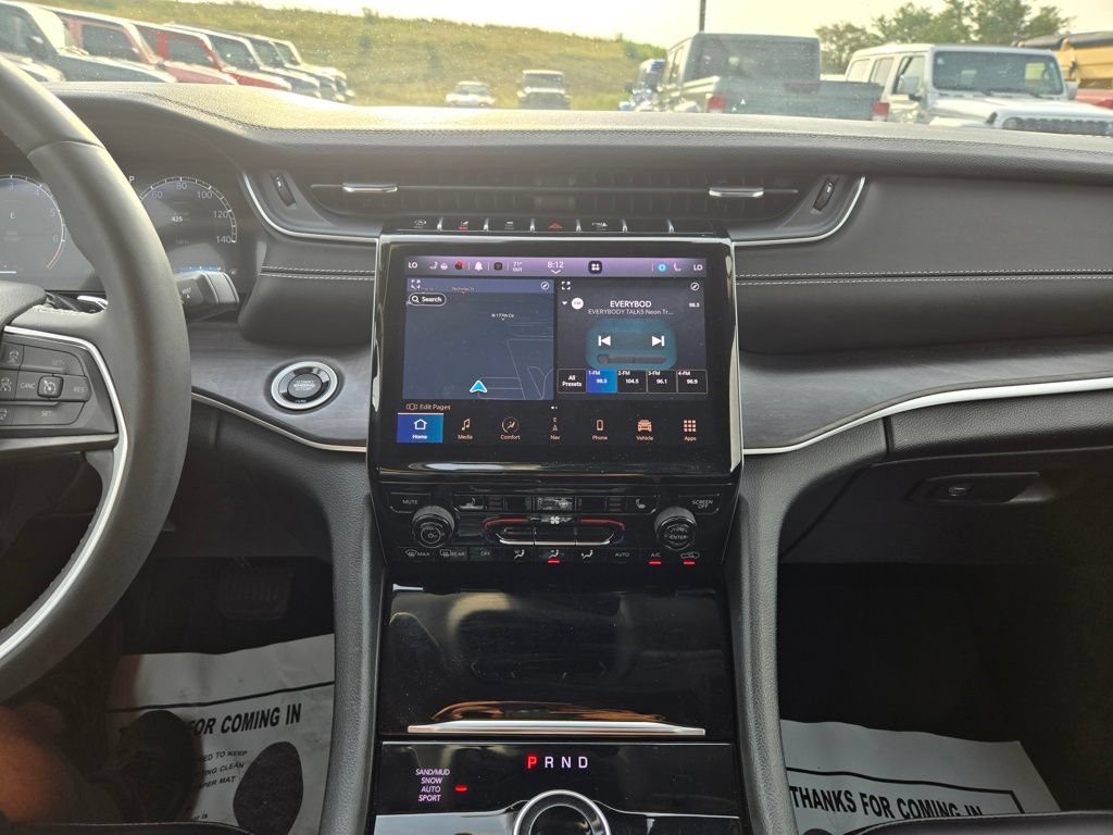 Used 2023 Jeep Grand Cherokee Limited AWD/4WD image 20