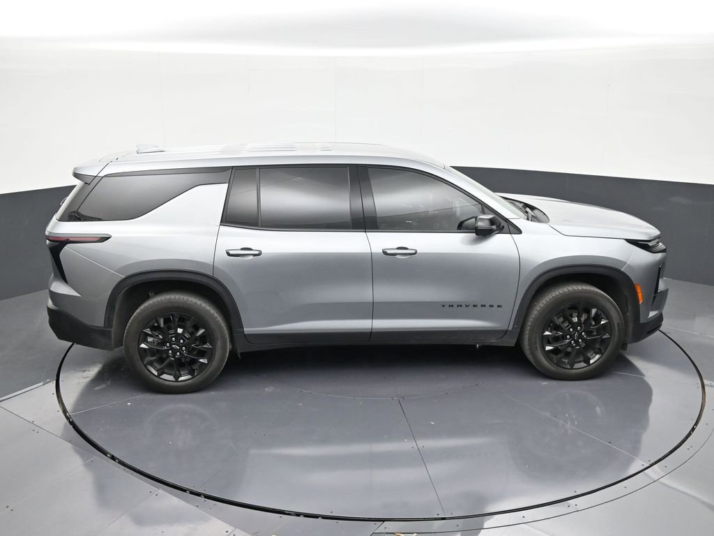Used 2024 Chevrolet Traverse LS w/ Midnight/Sport Edition image 17