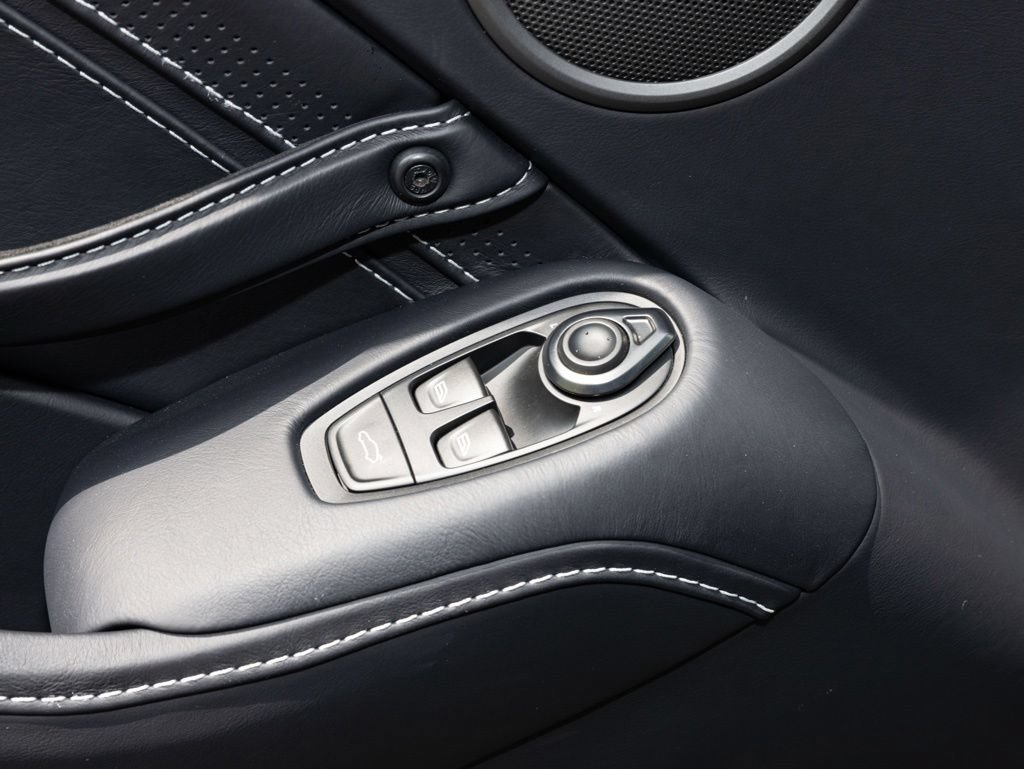 Used 2023 Aston Martin V12 Vantage RWD image 21