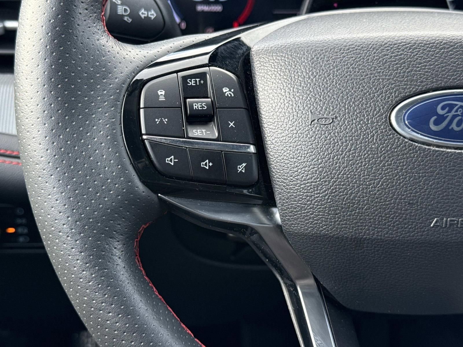 Used 2025 Ford Explorer ST-Line image 14