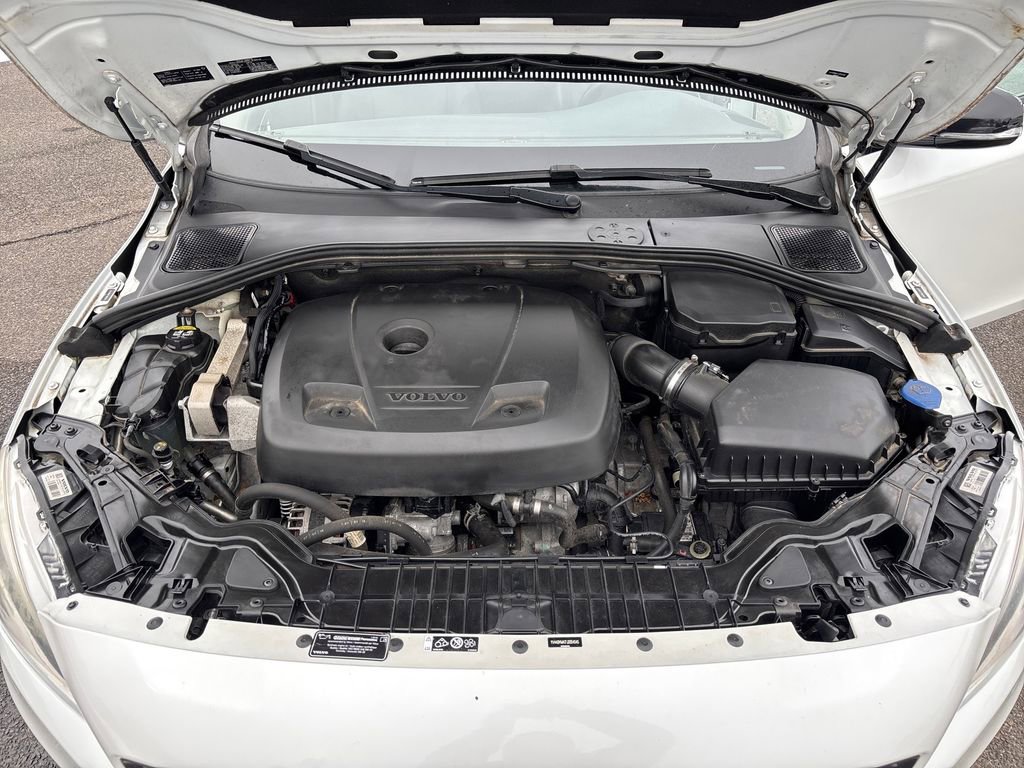 Used 2018 Volvo V60 T5 Cross Country w/ Convenience Package image 11