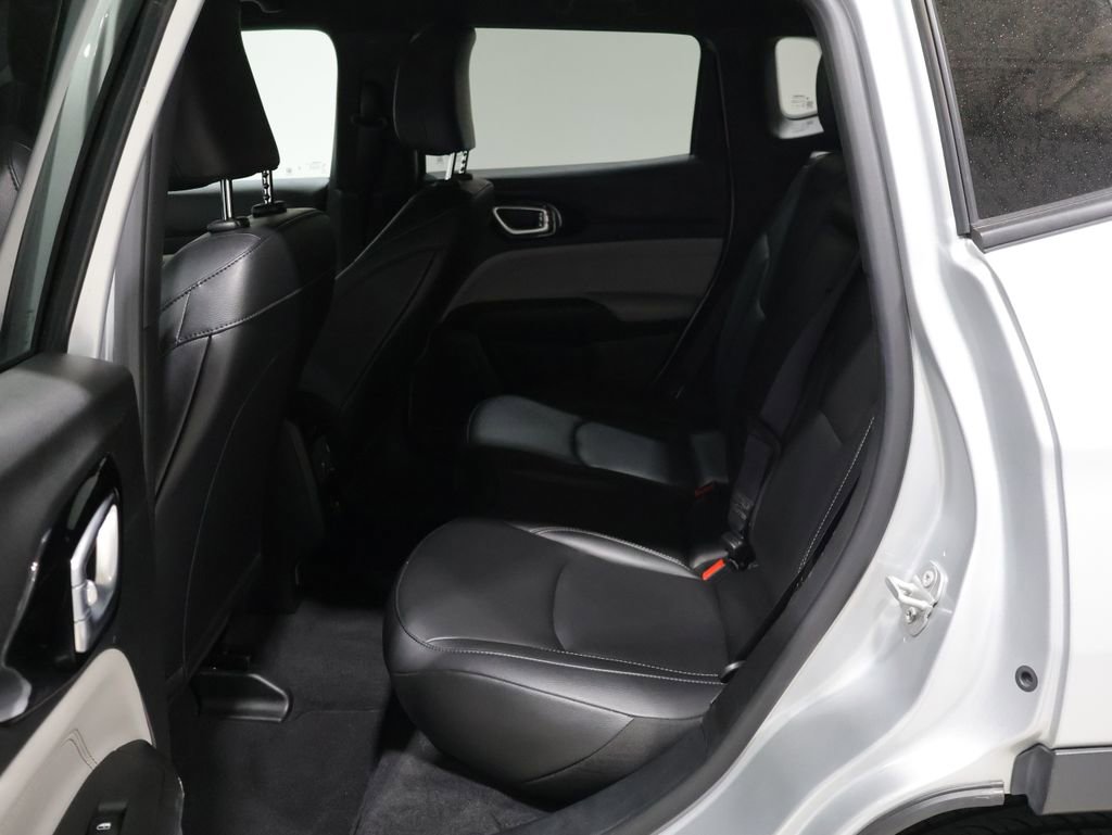 Used 2025 Jeep Compass Limited image 18