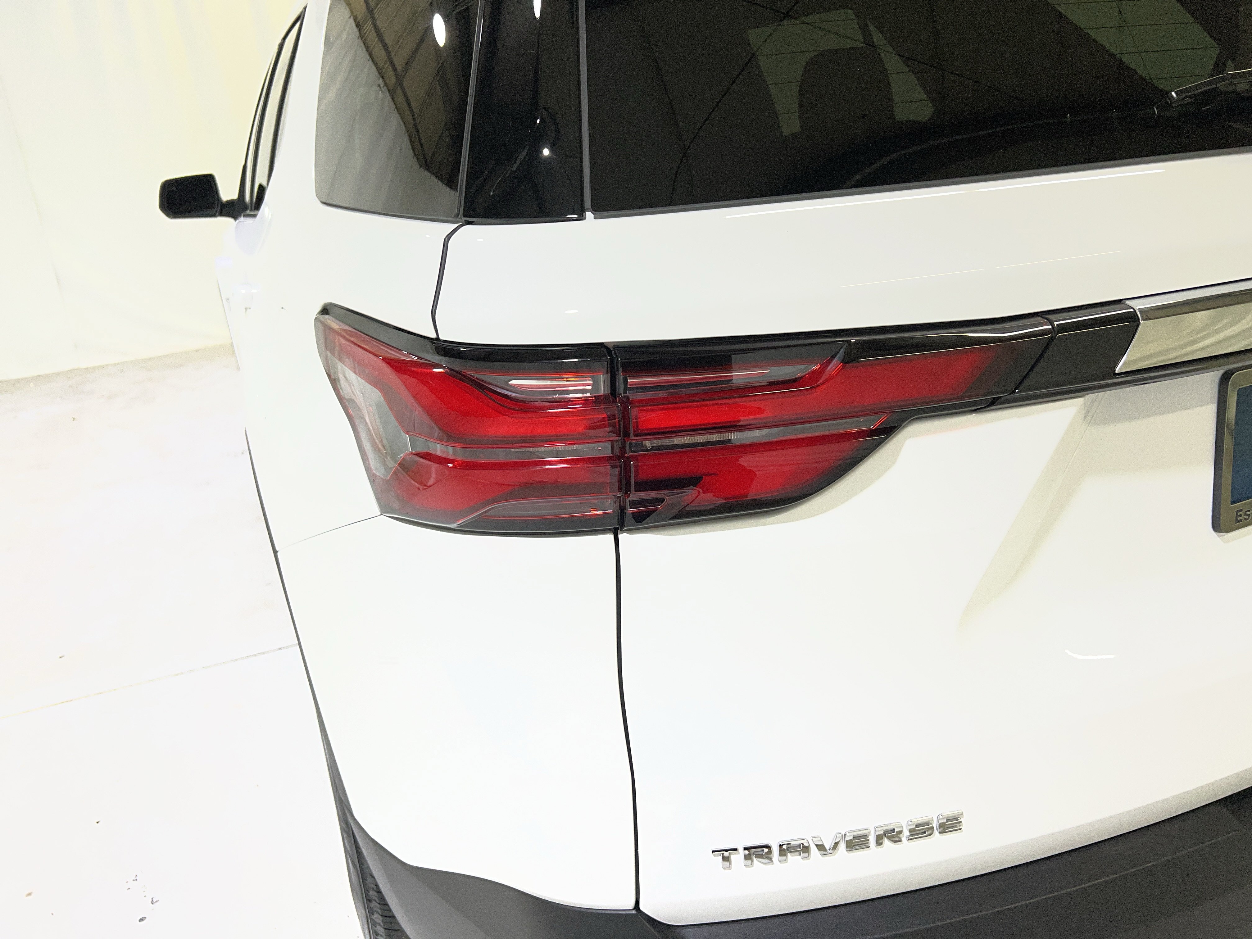 Certified 2023 Chevrolet Traverse LT FWD image 10